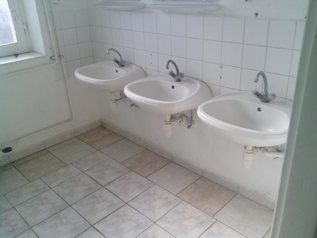 Centrum Panzio Kaposvár Buitenkant foto