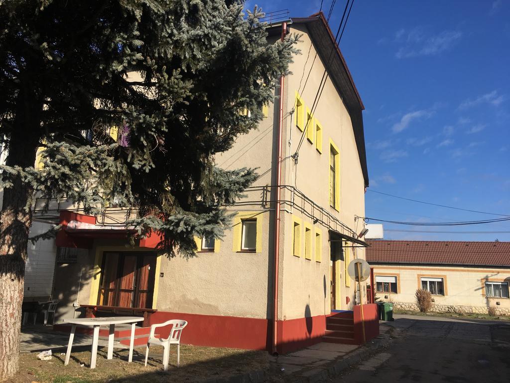 Centrum Panzio Kaposvár Buitenkant foto